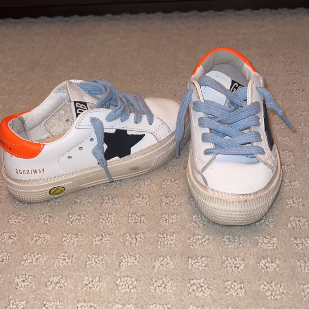 Golden Goose Kids White Sneakers with Black Star and Orange Heel - Picture 2 of 6
